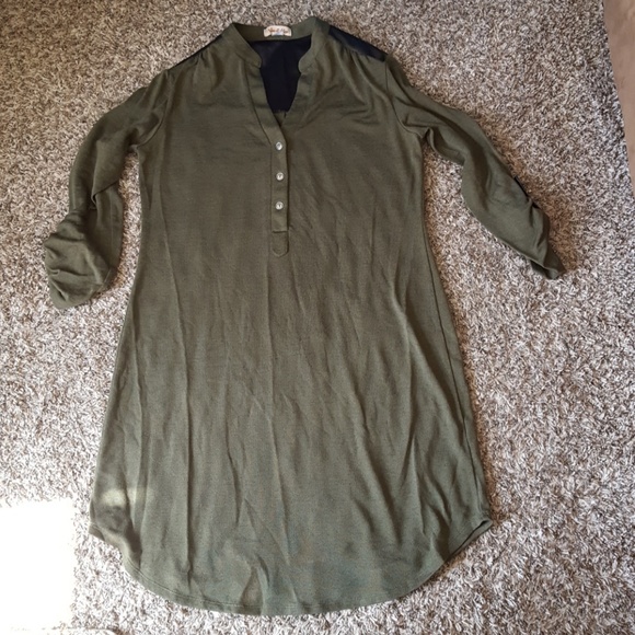 Dress - Picture 1 of 4